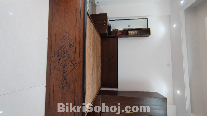 Queen Size bed/ Almirah / Dinning Table
